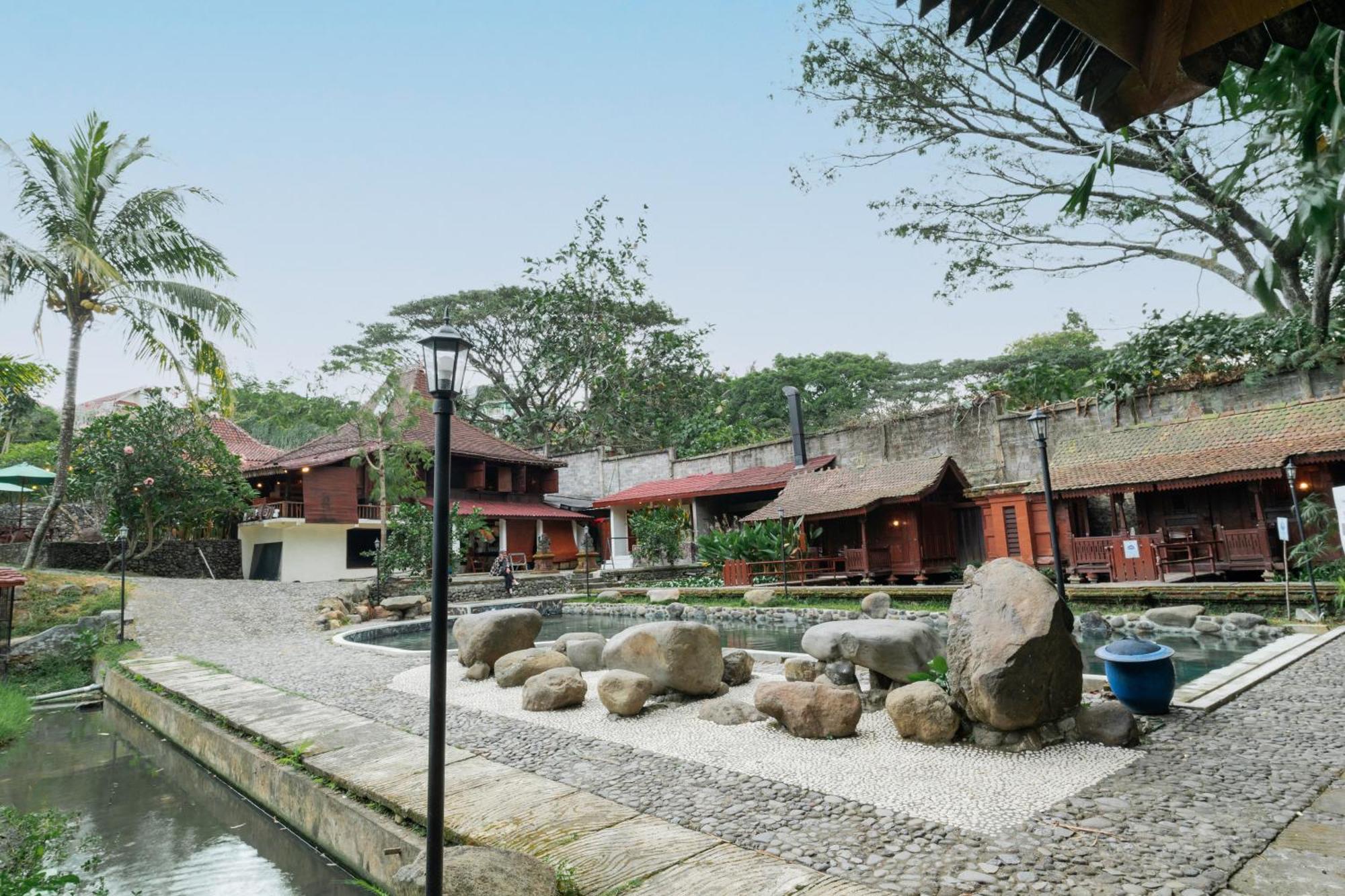 Padi Heritage Hotel Malang Buitenkant foto
